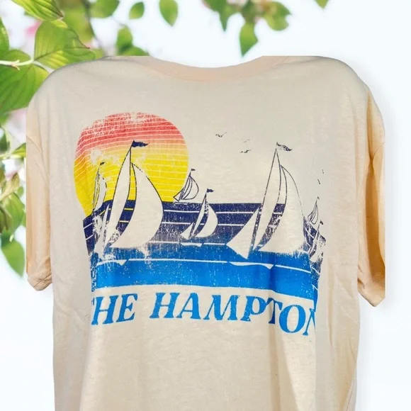 GRAPHIC Crop Tee - Picture 2 of 5